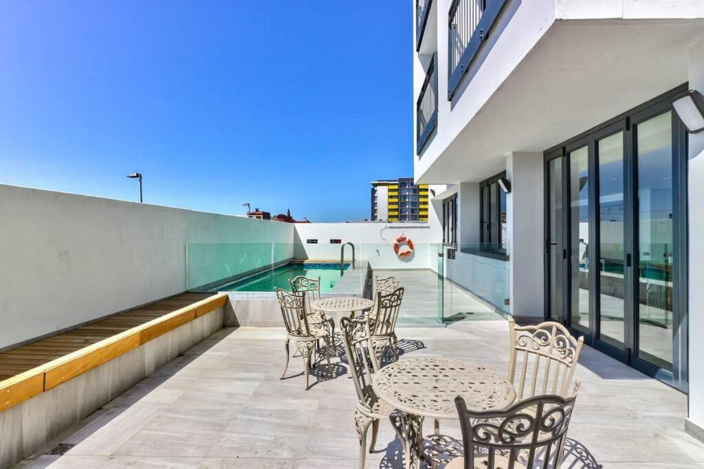 Arty Modern Design With Balcony And Pool Cape Town